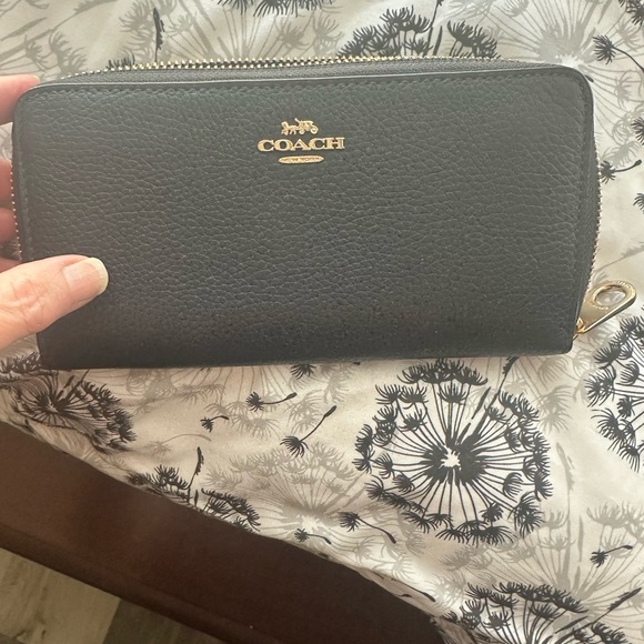 Coach Navy Zip Wallet with Silver Logo smoke free home - Picture 9 of 9